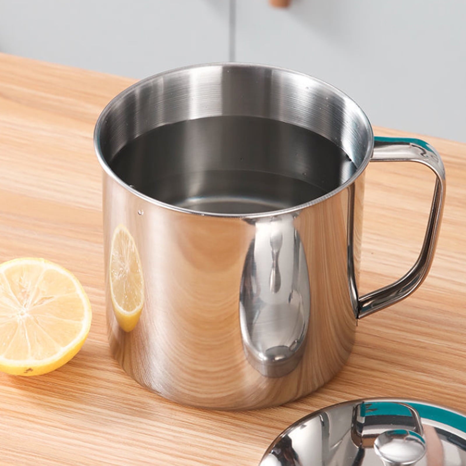 Portable USB Charged Blender with 6 Stainless Steel Blades, Ideal for Shakes and Juices, Easy to Clean, Safe, and Convenient for Travel and Outdoor Use