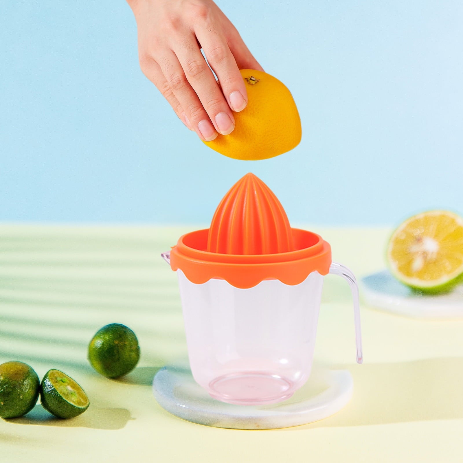 Citrus Orange Juicer, Hand Pressed Citrus Juicer, Portable Orange Lemon Squeezer with Pour Spout, Multifunction Fruit Juicer Machine for Kitchen