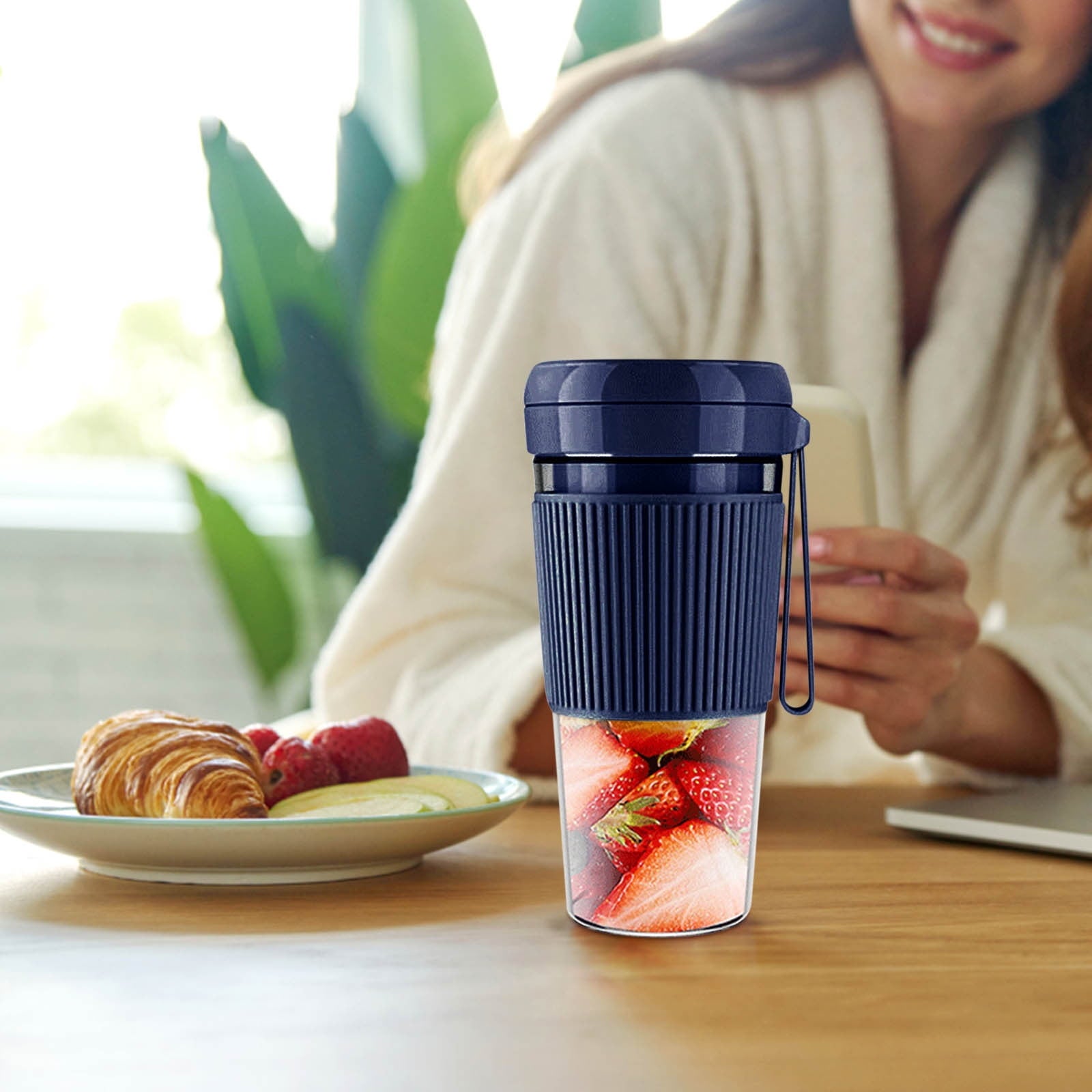 Multifunctional Juicer Small Juicer Squeezed Juicer Automatic Portable Juicer Usb Battery Powered (Blue)