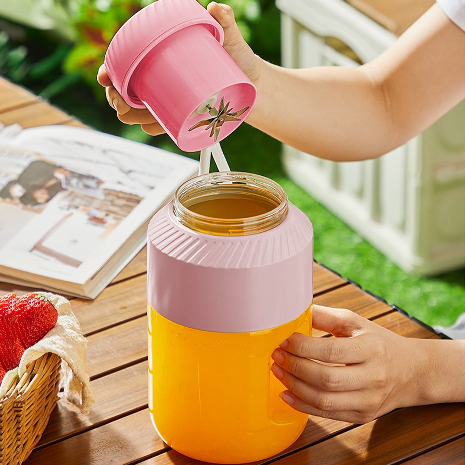 Portable Blender with USB Charging - 10-Blade High-Speed Juicer for Shakes and Slushies, 1000ml Capacity, Ideal for Travel and Outdoor Use