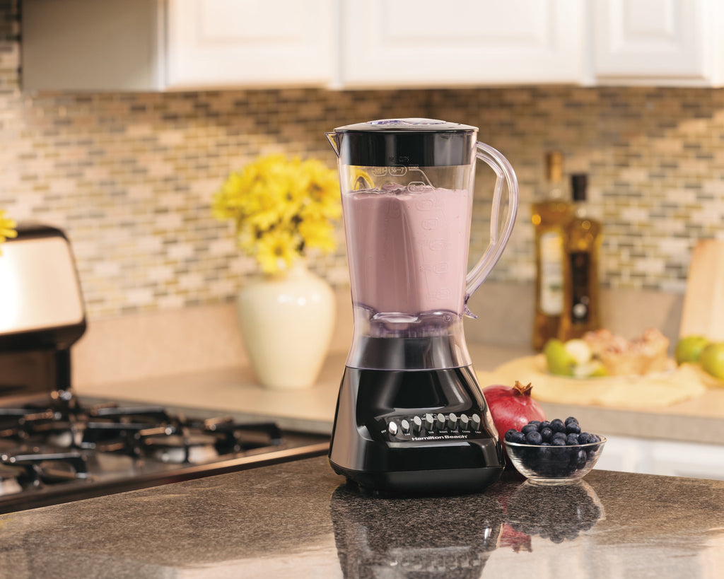 10 Speed 56 Ounce Plastic Jar Smooth Blender in Black