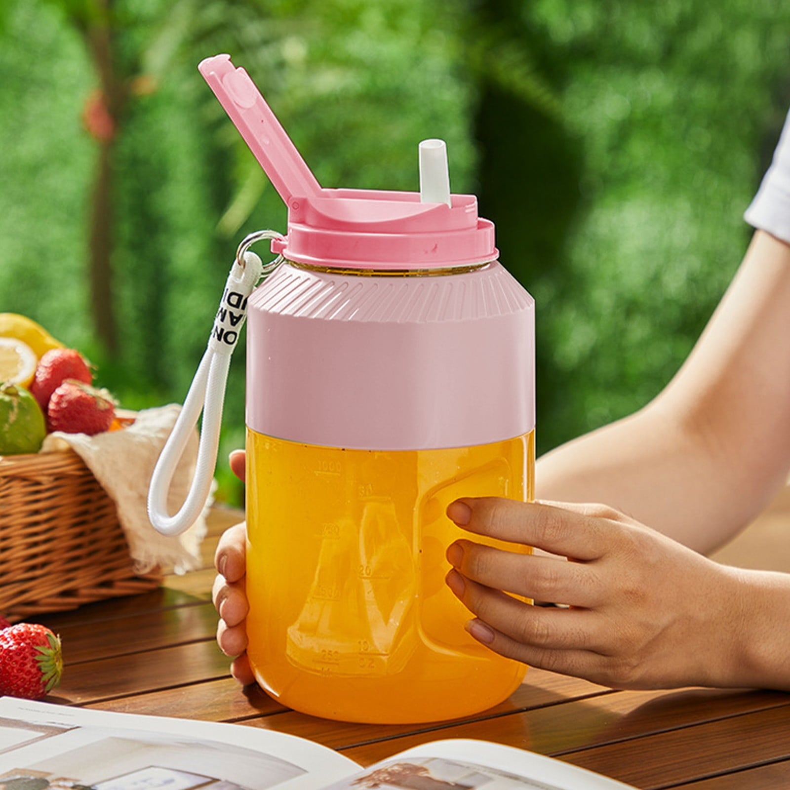 Portable Blender with USB Charging - 10-Blade High-Speed Juicer for Shakes and Slushies, 1000ml Capacity, Ideal for Travel and Outdoor Use