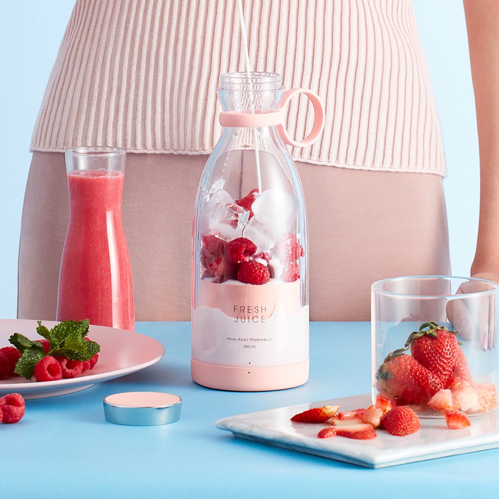 Fresh Juice Blender Portable Juicer Cup Built-in Battery Wireless Charging Outdoor Portable Mini Juicer