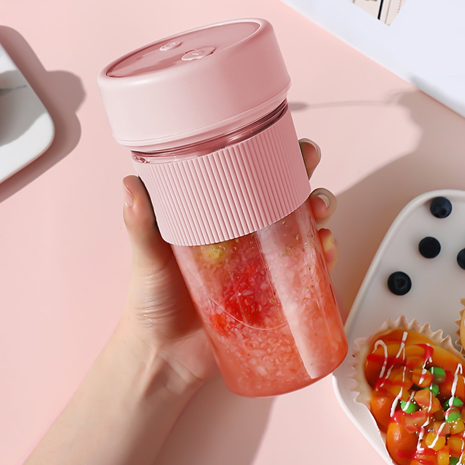 Portable 6-Blade Blender for Shakes and Juices – Easy-to-Clean with Integrated Straw Enjoy Smoothies on the Go
